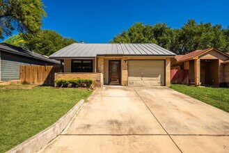 11327 Fish Springs Dr in San Antonio, TX - Building Photo - Building Photo