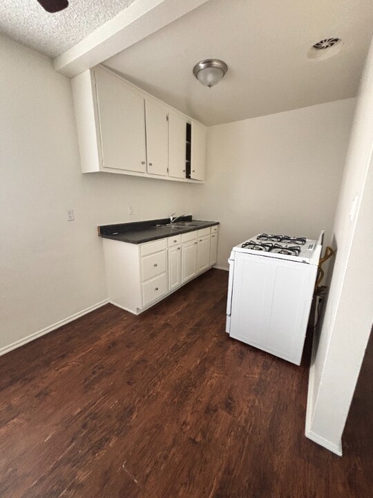 950 S Gilbuck Dr, Unit D in Anaheim, CA - Building Photo