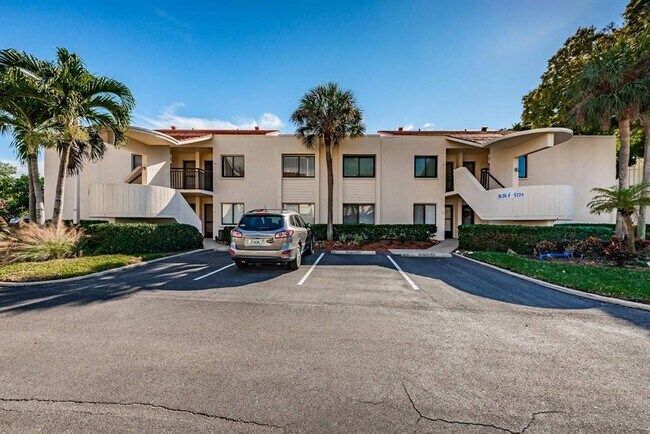 5724 PUERTA DEL SOL Blvd in St. Petersburg, FL - Building Photo - Building Photo