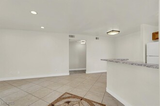2985 Juniper Hills Blvd in Las Vegas, NV - Building Photo - Building Photo