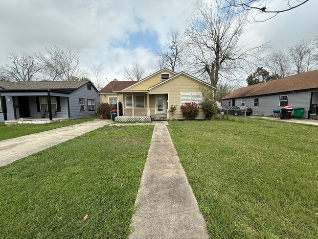 500 Scott St in Baytown, TX - Building Photo - Building Photo