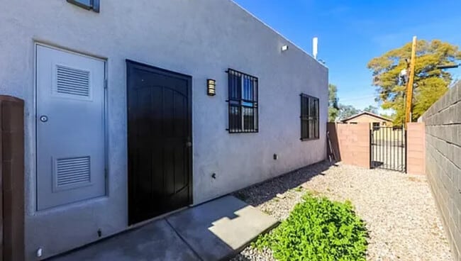 property at 306 E Yavapai Rd