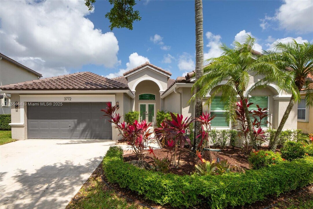 3772 Falcon Ridge Cir in Weston, FL - Building Photo