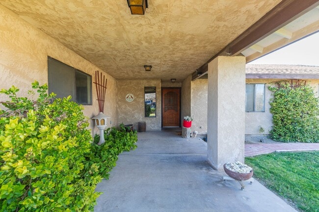 325 S Locust St in Ridgecrest, CA - Building Photo - Building Photo
