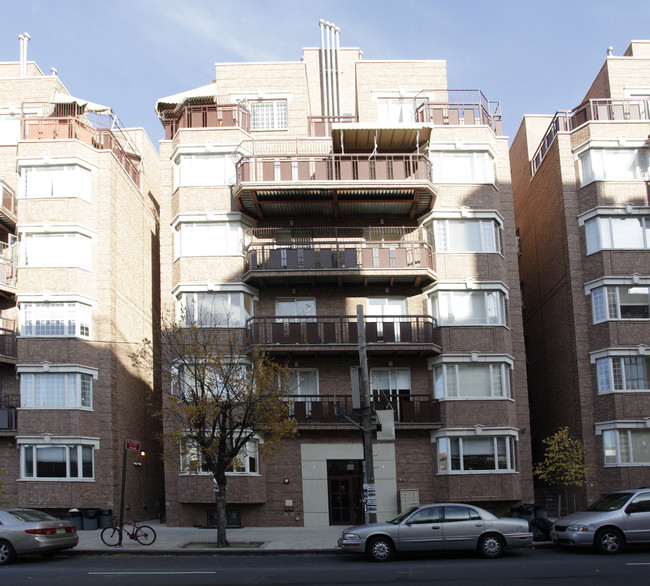 777 Bedford Ave in Brooklyn, NY - Foto de edificio - Building Photo