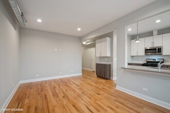 4907 S Champlain Ave in Chicago, IL - Foto de edificio - Building Photo