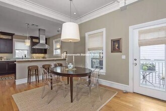 7 Tuckerman St, Unit 3 in Boston, MA - Building Photo - Building Photo