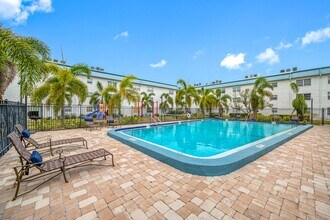 5651 58th Way N in Kenneth City, FL - Building Photo - Building Photo