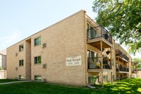 Park Terrace in Fargo, ND - Foto de edificio - Building Photo