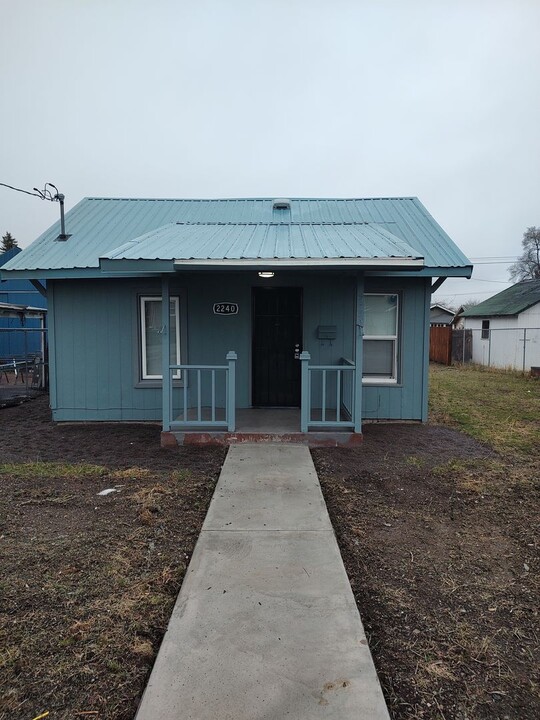 2240 Applegate Ave in Klamath Falls, OR - Building Photo