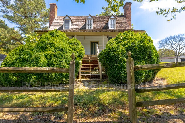 11826 Colonial Trail W in Spring Grove, VA - Building Photo - Building Photo