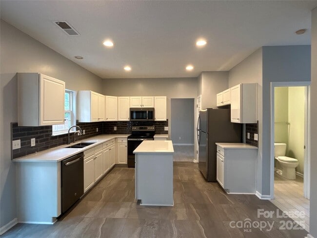 6518 Harburn Forest Dr in Charlotte, NC - Building Photo - Building Photo