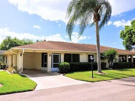 2006 Hampstead Cir in Sun City Center, FL - Building Photo
