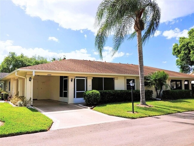 property at 2006 Hampstead Cir