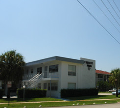 Crescent Arms Apartments in Hollywood, FL - Building Photo - Building Photo