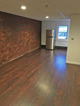 90 Main St in Allenstown, NH - Foto de edificio - Interior Photo