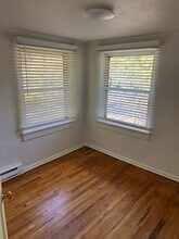 5132 SW Freeman Ct in Portland, OR - Building Photo - Building Photo