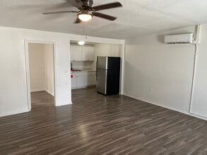 5415 Buena Vista St in San Antonio, TX - Building Photo - Building Photo