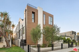 807 N Detroit St in Los Angeles, CA - Building Photo - Building Photo