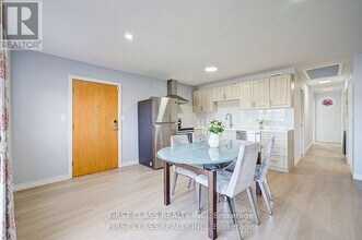 17 Willowbank Ave in Richmond Hill, ON - Building Photo - Building Photo