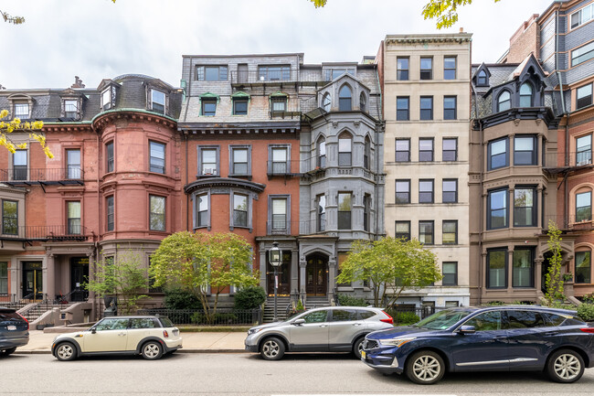 74-76 Commonwealth Ave in Boston, MA - Foto de edificio - Building Photo