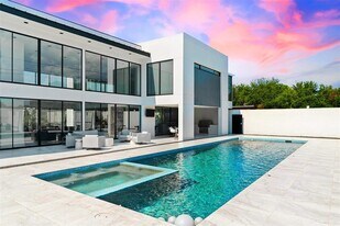 1501 Ridgecrest Dr in Austin, TX - Building Photo