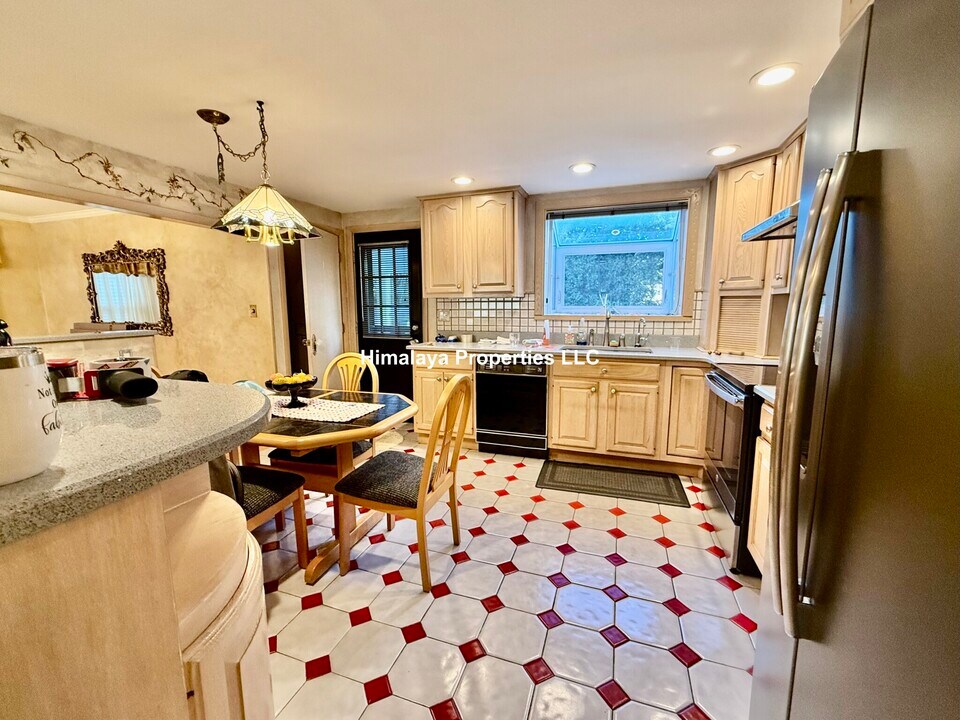 28 Maplewood St, Unit #1 in Boston, MA - Building Photo