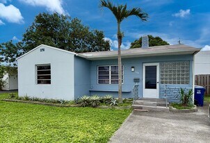 308 NE 1st St in Hallandale Beach, FL - Building Photo