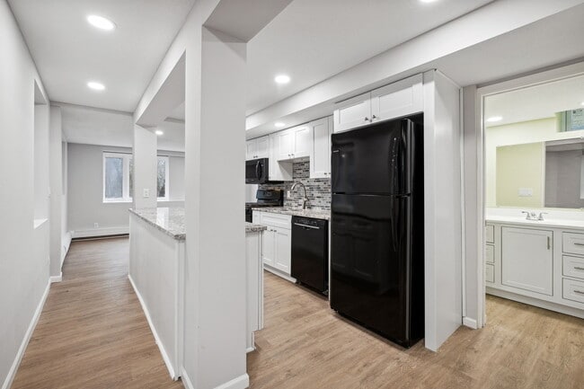 1033 Bluff Ave E in Shakopee, MN - Building Photo - Building Photo