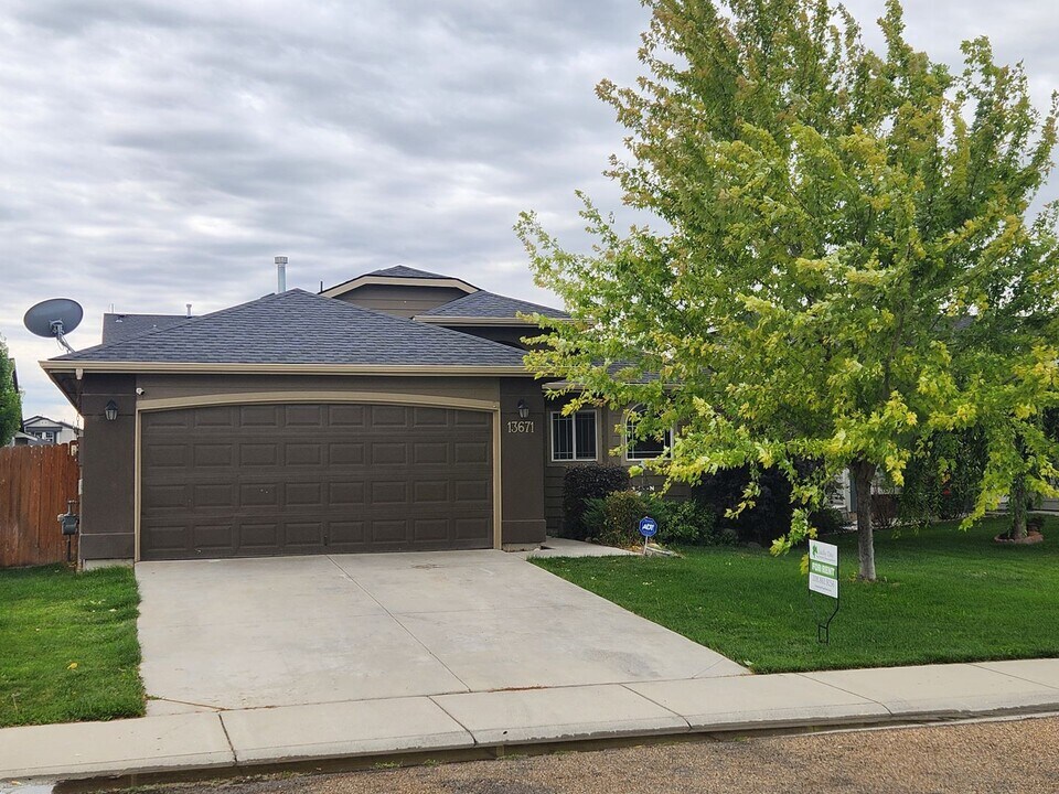 13671 Orlando St in Caldwell, ID - Building Photo