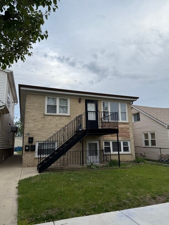 1819 N 38th Ave in Stone Park, IL - Foto de edificio