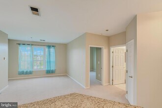 4200 Mozart Brigade Ln in Fairfax, VA - Foto de edificio - Building Photo