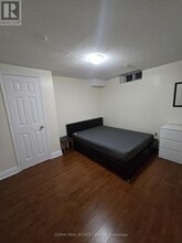 5187 Springbok Crescent in Mississauga, ON - Building Photo - Building Photo