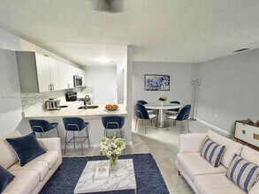 10008 NW 6th St in Pembroke Pines, FL - Building Photo - Building Photo