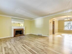 1086 Wilshire Ave in University City, MO - Building Photo - Building Photo