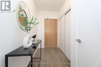 1111-1787 ST CLAIR Ave in Toronto, ON - Building Photo - Building Photo