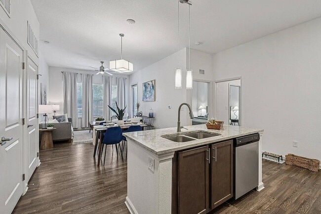 San Marco Promenade Apartments in Jacksonville, FL - Building Photo - Building Photo