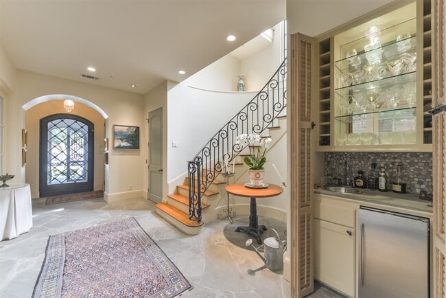 property at 2712 Ferndale St