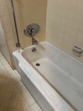 1825 E Broadway in Long Beach, CA - Building Photo - Building Photo