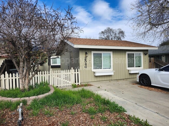 2546 W Victor Ct