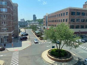 2207 City Pl in Edgewater, NJ - Building Photo - Building Photo