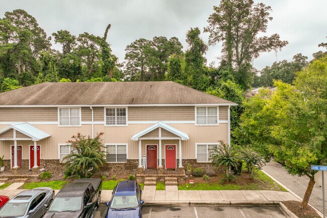 2016 Ann Arbor Ave in Tallahassee, FL - Building Photo - Building Photo
