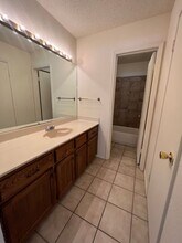 9223 Regal Dr in Woodway, TX - Building Photo - Building Photo