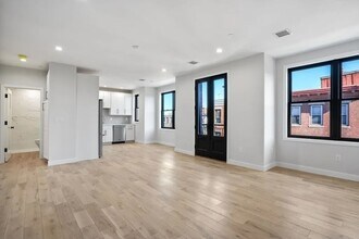210 Endicott St, Unit 4 in Boston, MA - Building Photo - Building Photo
