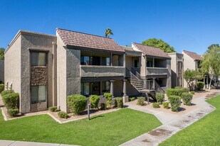 Scottsdale Crossing in Scottsdale, AZ - Building Photo