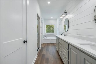 5041 Mooney Fls Dr in Bryan, TX - Building Photo - Building Photo