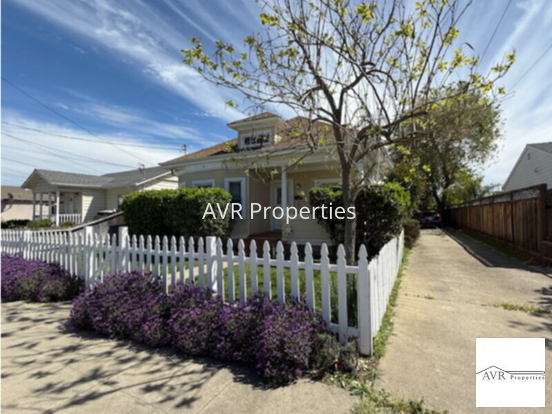1319 Pine St in Livermore, CA - Foto de edificio