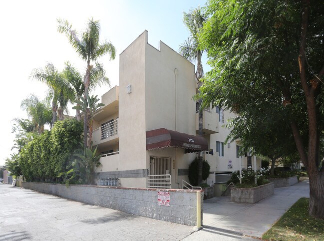 Amigo Apartments in Reseda, CA - Foto de edificio - Building Photo