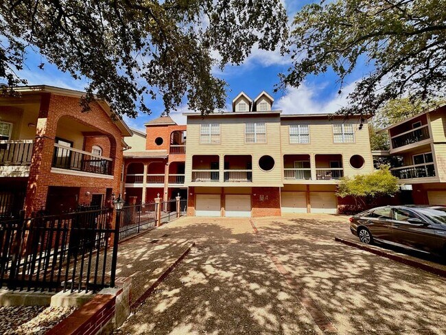 3200 Duval St in Austin, TX - Building Photo - Building Photo