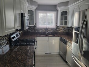 16769 Walnut Creek Dr in Strongsville, OH - Building Photo - Building Photo